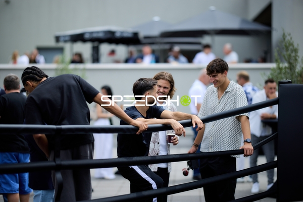 Ringside-Zone Face-Off Szene