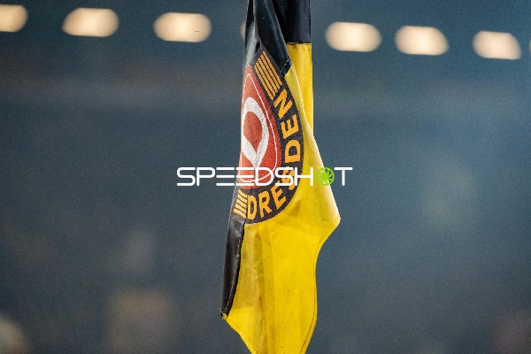 Fahne von SG Dynamo Dresden im Stadion