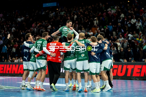 Mijajlo Marsenić (93; Füchse Berlin) jubelt