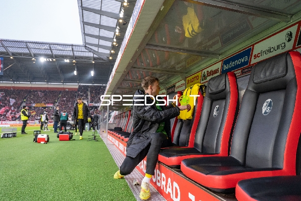 Spieler an Trainerbank