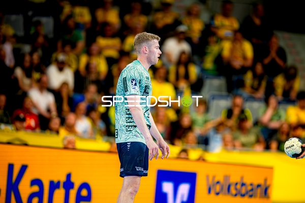 Pass von Tim Nothdurft (8; Rhein Neckar Löwen)