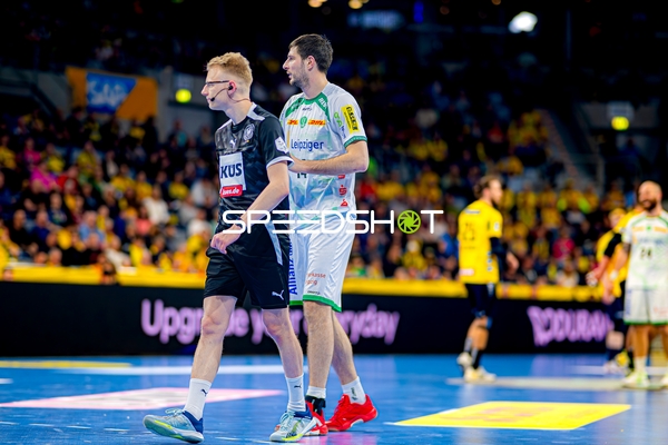 Schiedsrichter läuft, Marco Mamić (14, SC DHfK Leipzig) steht