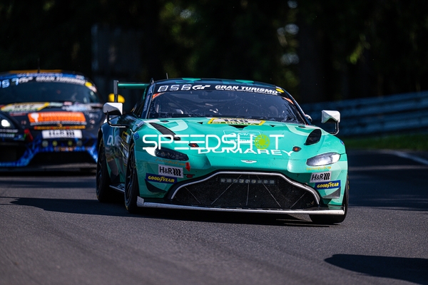 Rennfahrzeug auf der Rennstrecke