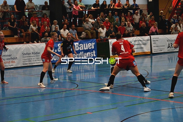 Kurpfalz Bären Spielern passen den Ball