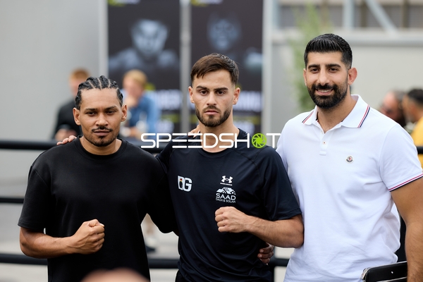 Ringside-Zone Face-Off