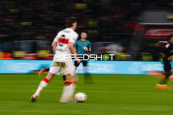 Spieler mit Ball in Aktion