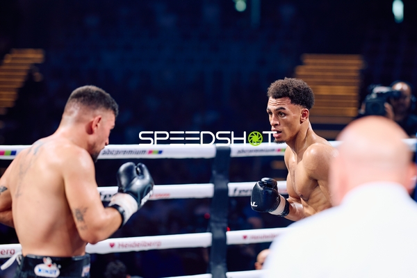 Boxer im Ring Alexander Okafor (108; VIP)