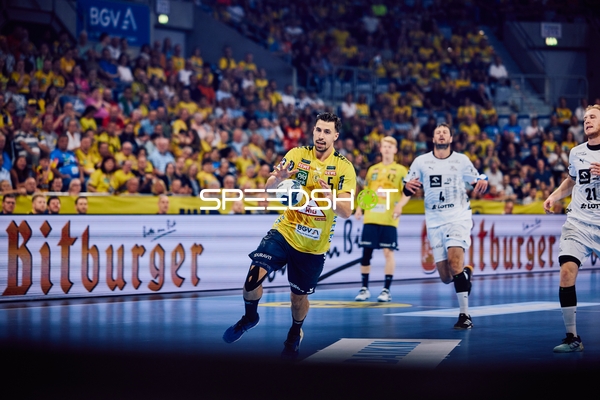 Schneller Angriff durch Ivan Martinović von den Rhein Neckar Löwen.