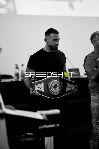 Ringside-Zone Face-Off