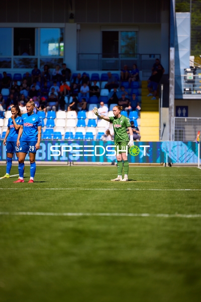 Torwart dirigiert Laura Dick (21;TSG Hoffenheim Frauen 1), Marta Cazalla (15;TSG Hoffenheim Frauen 1), Selina Cerci (29;TSG Hoffenheim Frauen 1)