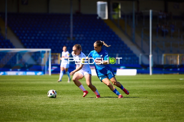 Tackle Emily Reske (28;FC Carl Zeiss Jena Frauen), Ereleta Memeti (7;TSG Hoffenheim Frauen 1)