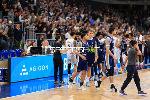 Spielszene mit Mateo Seric (21; MLP Academics Heidelberg) und Teamkollegen