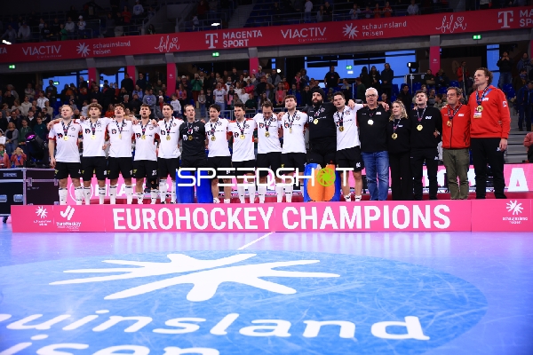 Feiernde Österreich nach EM-Titel