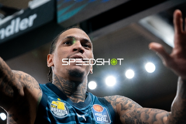 Michale Kyser (12; EWE Baskets Oldenburg) in Aktion