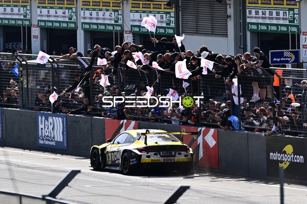 Fahrzeug in der Boxengasse