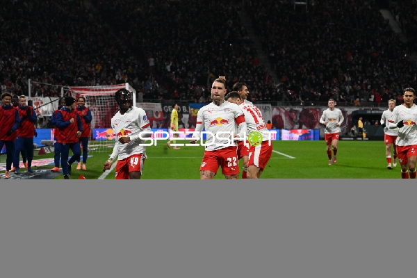 Spieler jubeln gemeinsam