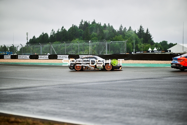 Fahrzeuge 941; Adrenalin Motorsport Team Mainhattan Wheels und STENLE Marketing by Mertens Motorsport (491): Akshay Indrajeet Gupta, Alex Georg Schneider, Daniel Mertens auf Strecke