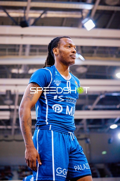 DJ Horne (0, MLP Academics Heidelberg) steht