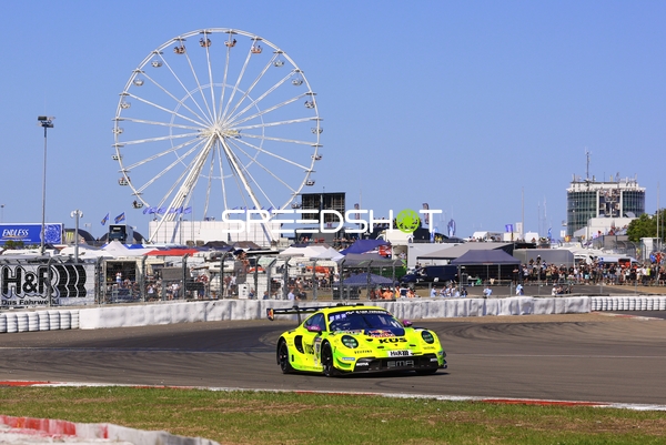 Porsche Manthey EMA auf der Rennstrecke