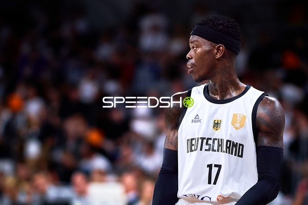 Dennis Schröder (17; Deutschland) auf dem Court
