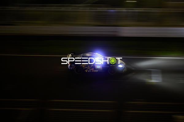 Fahrzeug {null_110} auf Strecke