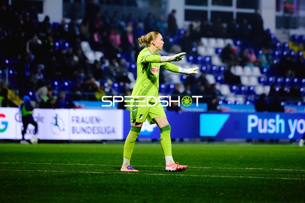 Torwart gibt Anweisungen