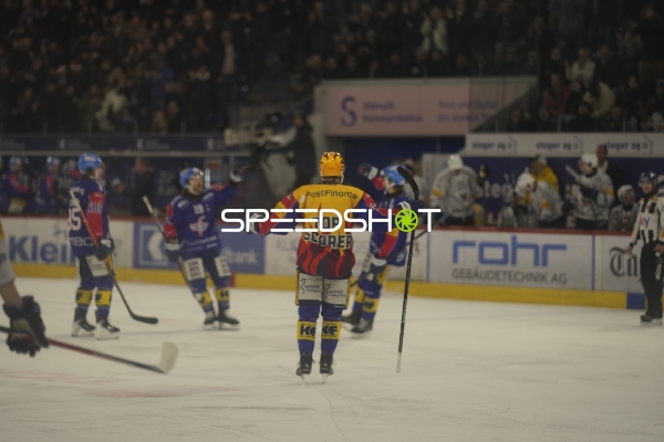 Davide Fadani (29; EHC Kloten) im Tor