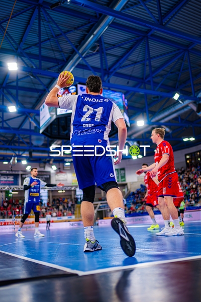 Moritz Ende (21, ThSV Eisenach) bereitet Wurf vor