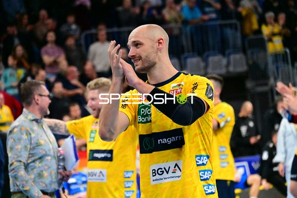 Kevin Gerwin (49; Rhein Neckar Löwen) und Lukas Sandell (11; Rhein Neckar Löwen) feiern