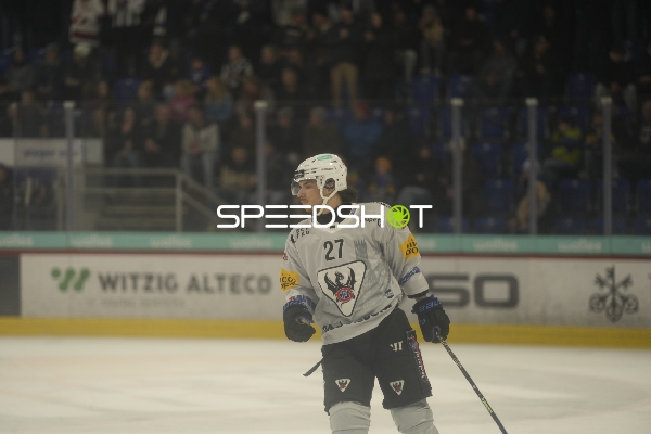 Yannick Rathgeb (27; Fribourg-Gotteron) auf dem Eis