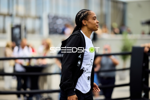 Ringside-Zone Face-Off