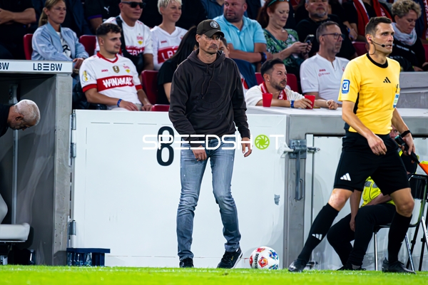 Person an Seitenlinie