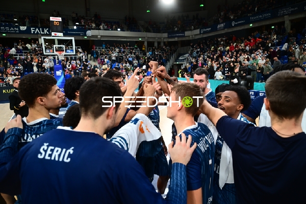 Szene mit Paul Zipser (9; MLP Academics Heidelberg), Samuell Williamson (10; MLP Academics Heidelberg) und Michael Weathers (20; MLP Academics Heidelberg)