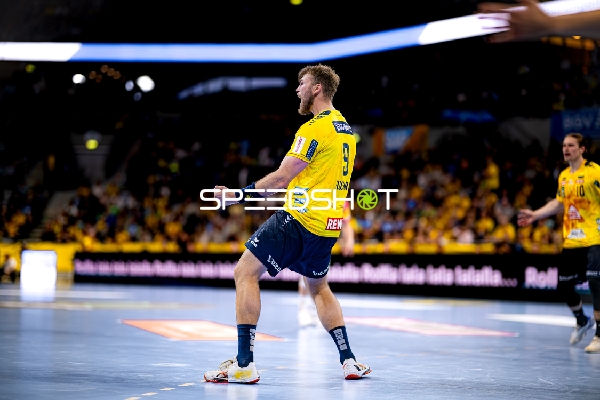 Spieler mit erhobenen Armen