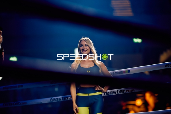 Ringgirl in Ringside Zone