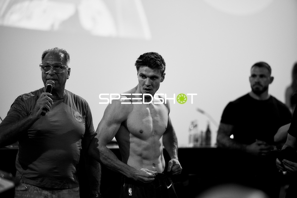 Ringside-Zone Face-Off