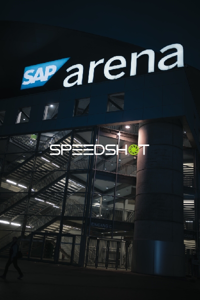 SAP Arena bei Nacht