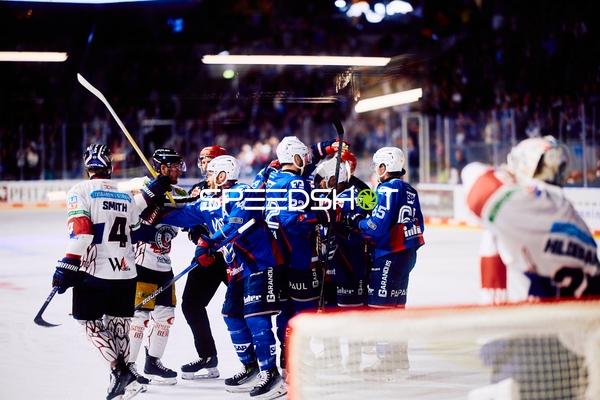 Spielerinteraktion beim DEL-Halbfinale