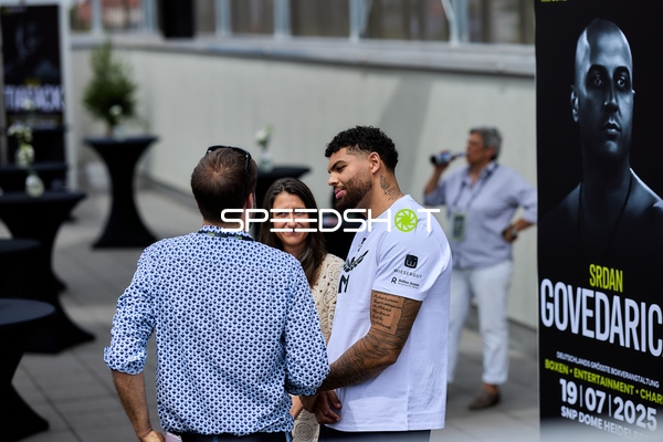 Ringside-Zone Face-Off