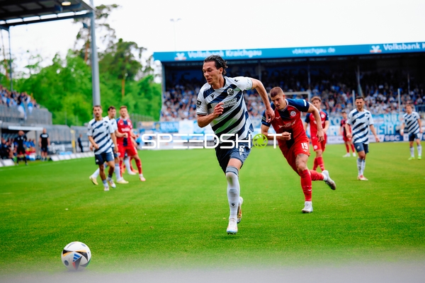Angriff Taylan Duman (5, SV Sandhausen) gegen Jan Mejdr (19, FC Hansa Rostock)