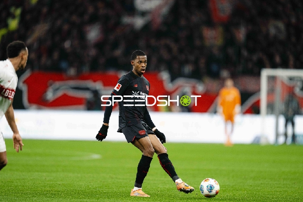 Spieler mit Ball in Aktion