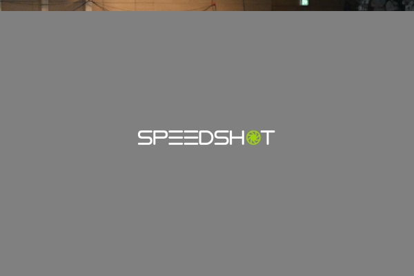 Handball-Szene mit mehreren Akteuren