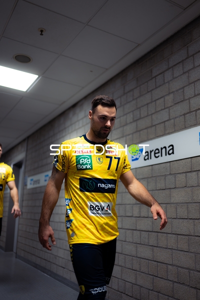 Dani Baijens (77; Rhein Neckar Löwen) betritt den Gang