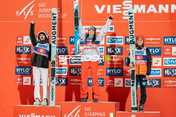 Two-Nights Tour Skispringen Damen Podium