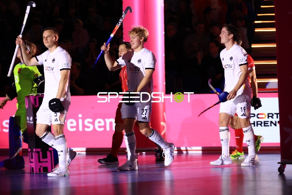 Spieler von Deutschland betreten Halle