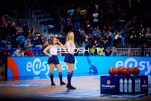 Cheerleader-Performance