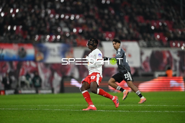 Spieler im Zweikampf