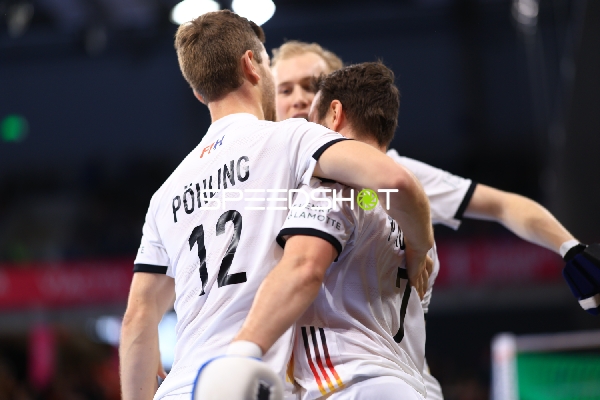 Anton Pöhling (12; Deutschland) und Nicolas Proske (7; Deutschland) feiern