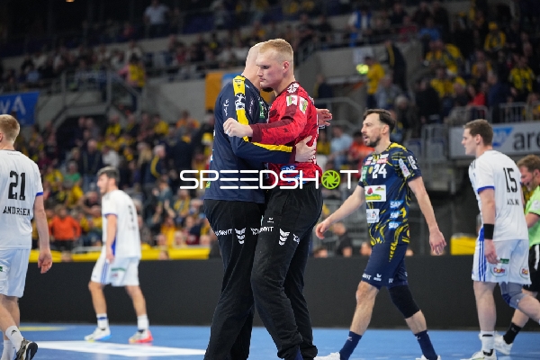 David Späth (29; Rhein Neckar Löwen) und Patrick Groetzki (24; Rhein Neckar Löwen) mit Dominik Axmann (15; HSV Hamburg)