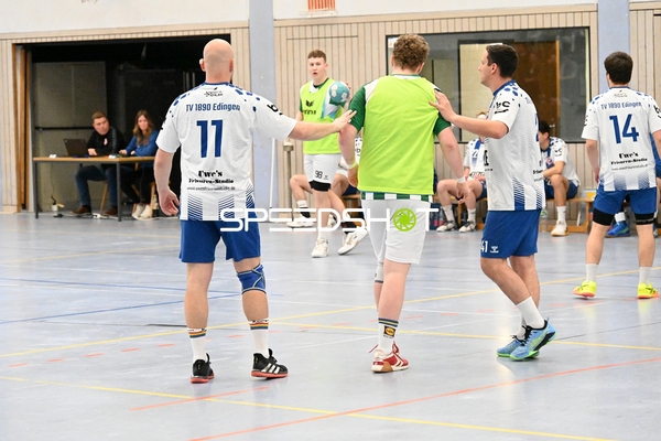 Diskussion der Spieler des TVE - Edinger Haie vor dem Spiel